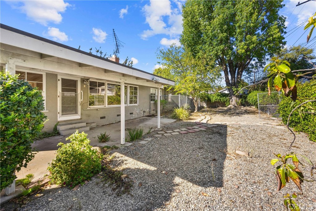 1056 Cerritos