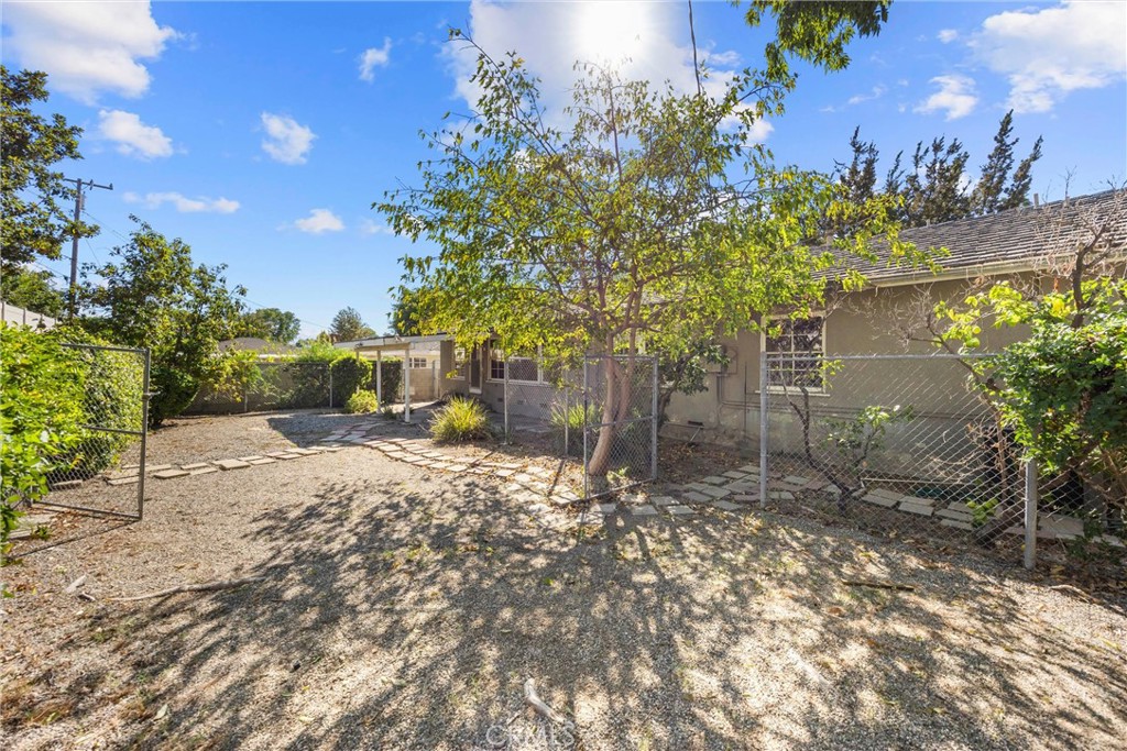 1056 Cerritos
