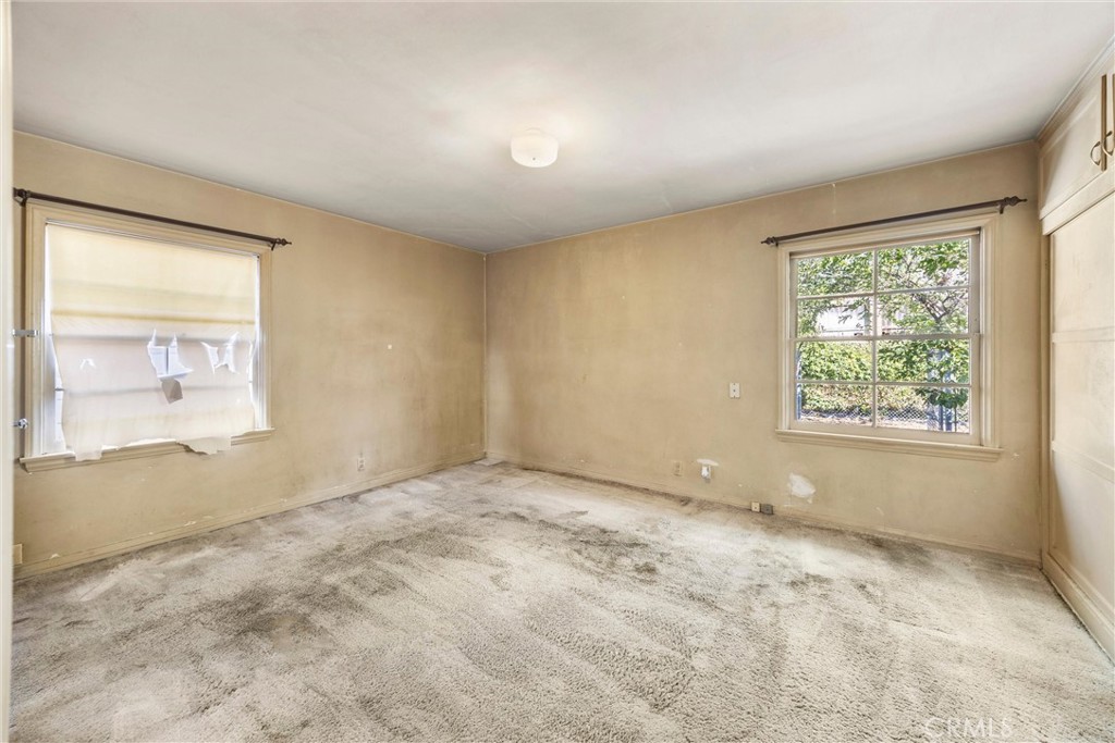 1056 Cerritos