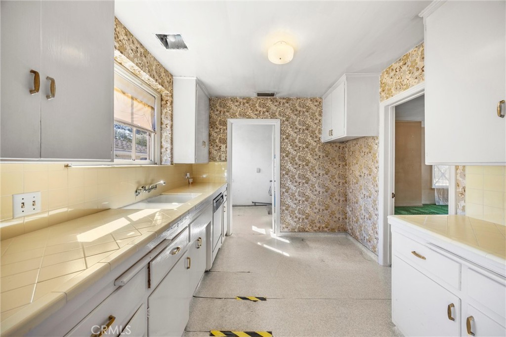 1056 Cerritos