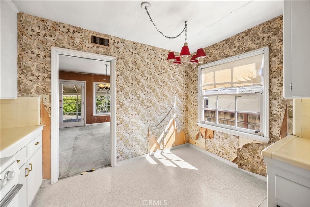 1056 Cerritos
