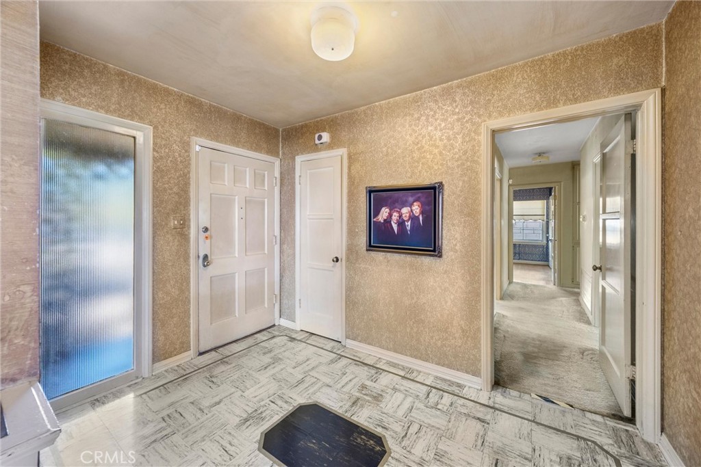 1056 Cerritos