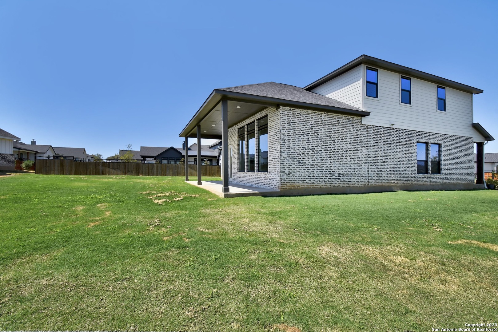 145 W Magnolia Circle