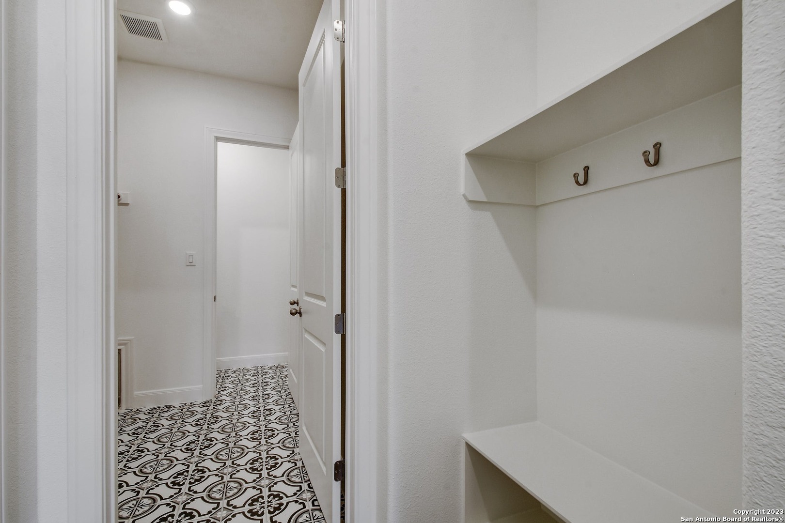 145 W Magnolia Circle