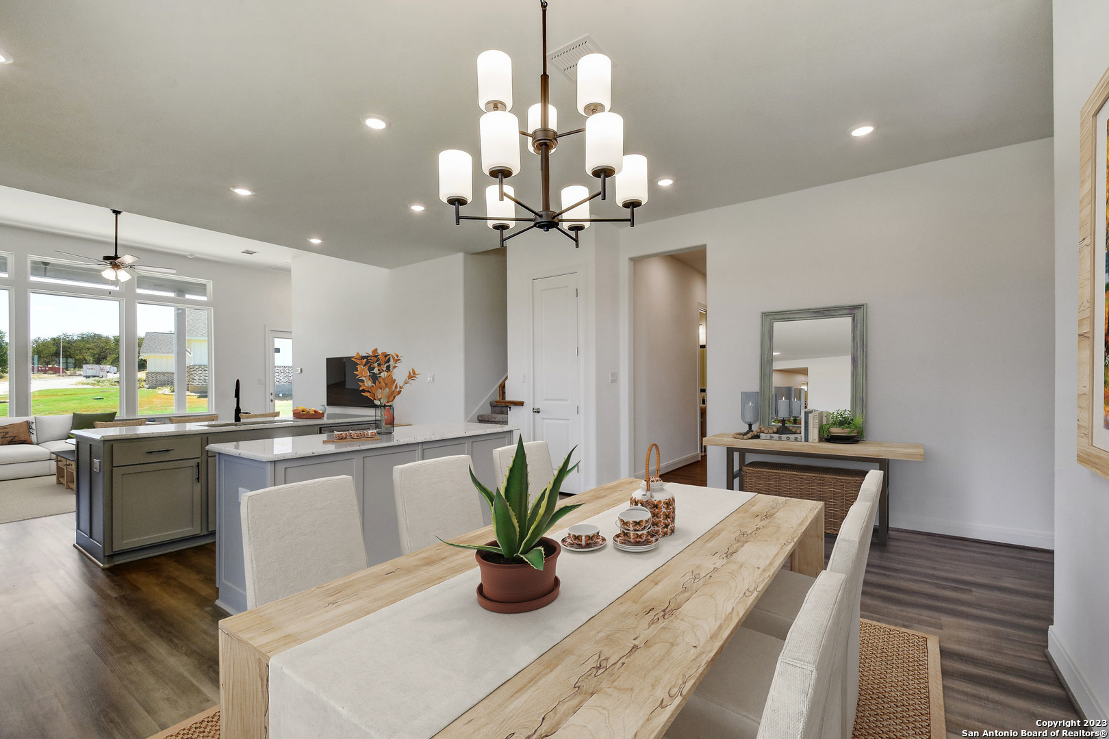 145 W Magnolia Circle