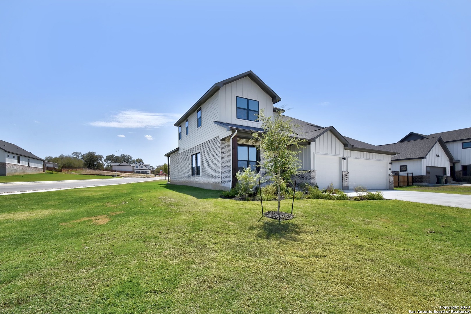 145 W Magnolia Circle