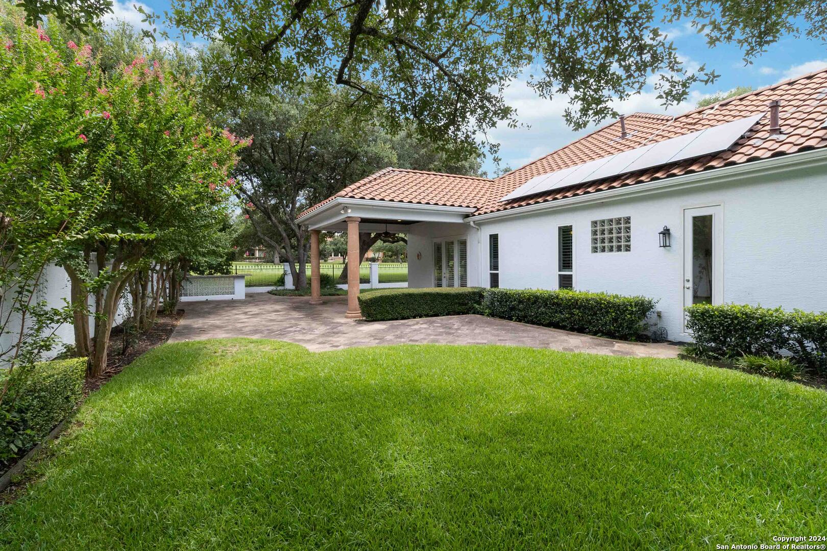 1 CLUBHOUSE GRN