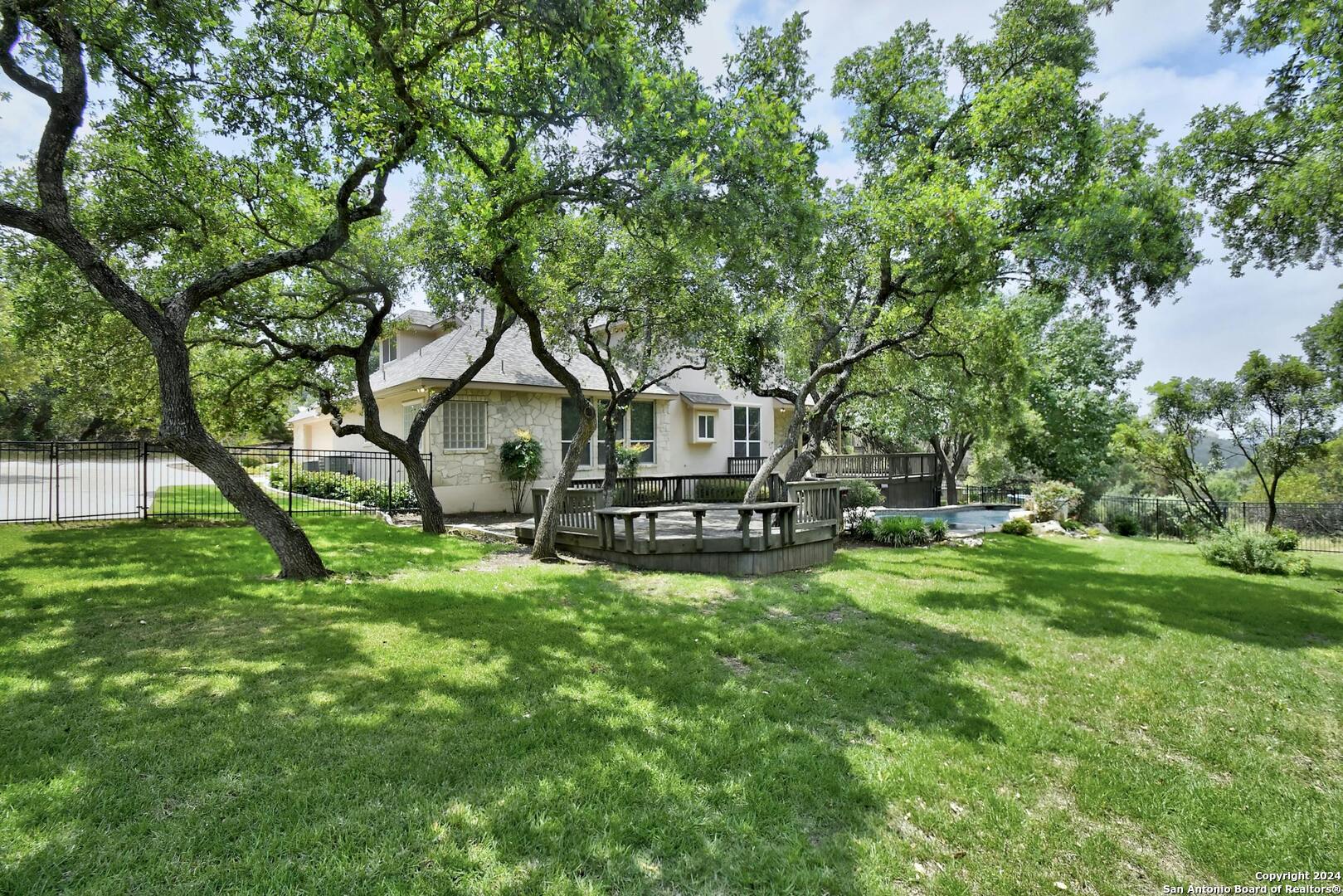 24703 PLAYER OAKS