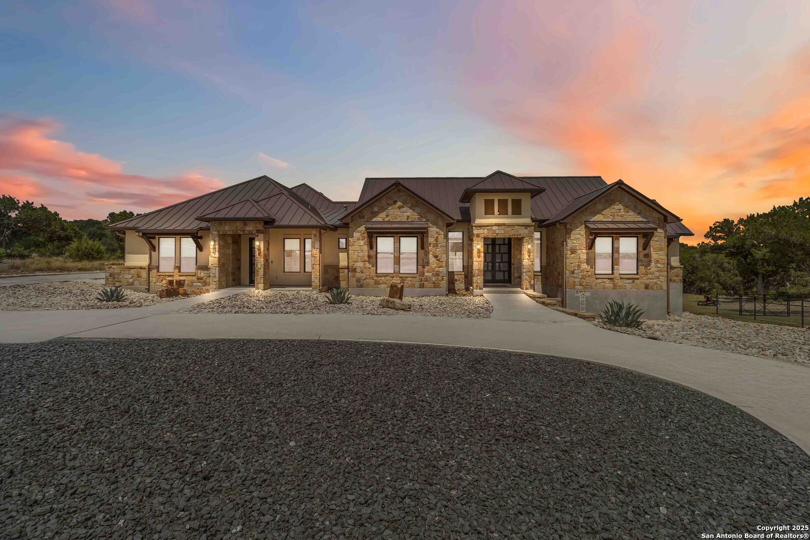 5716 Dry Comal