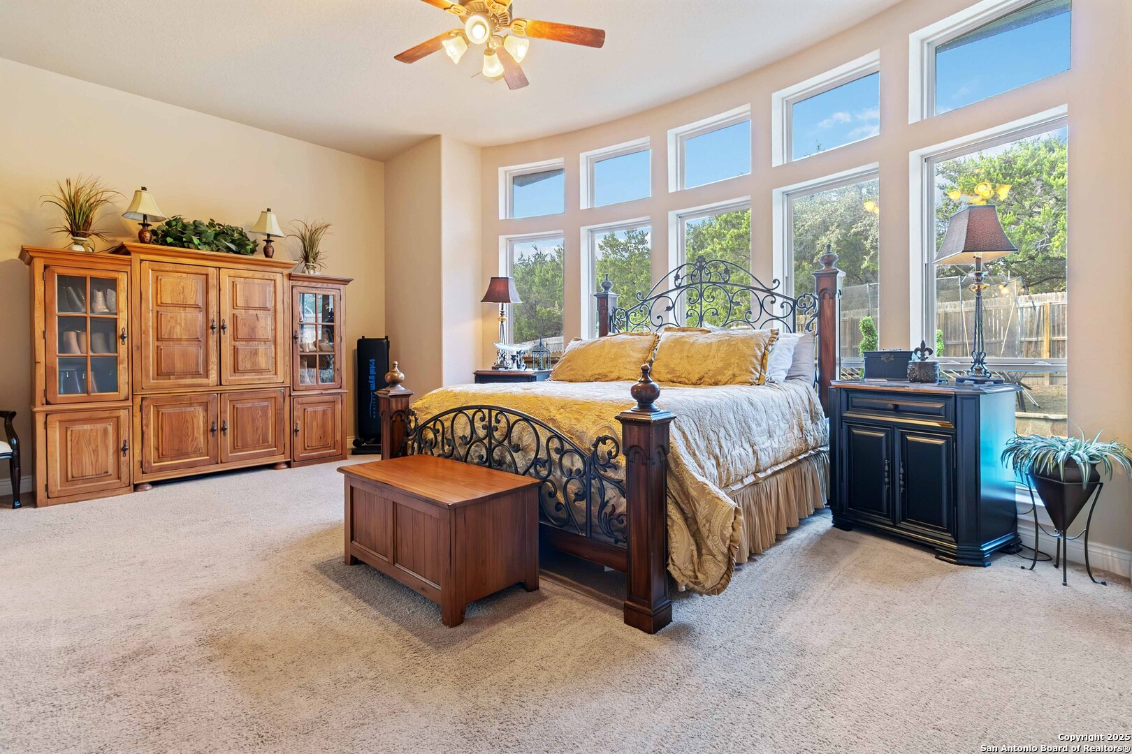 8905 Soaring Oak
