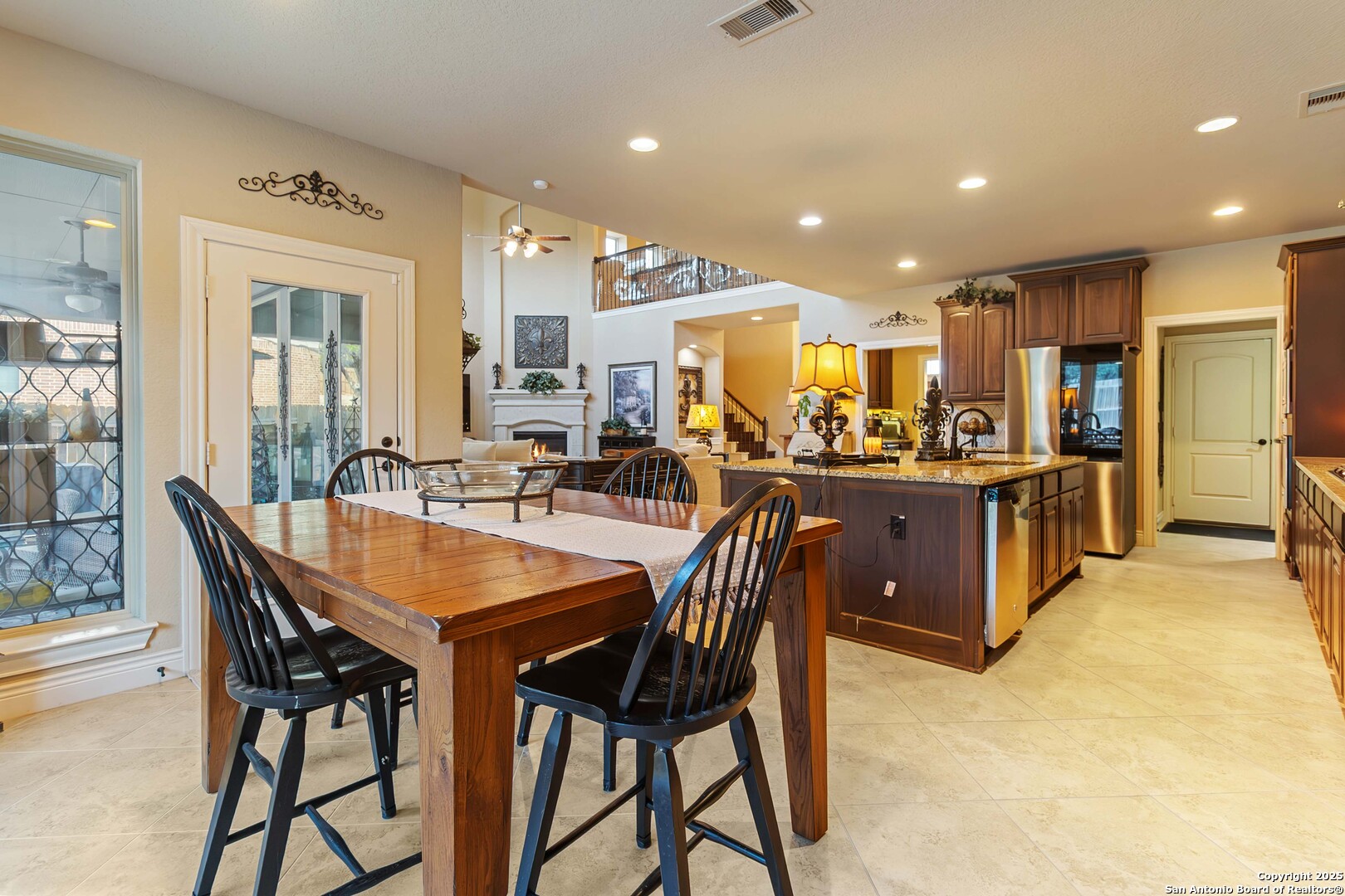 8905 Soaring Oak