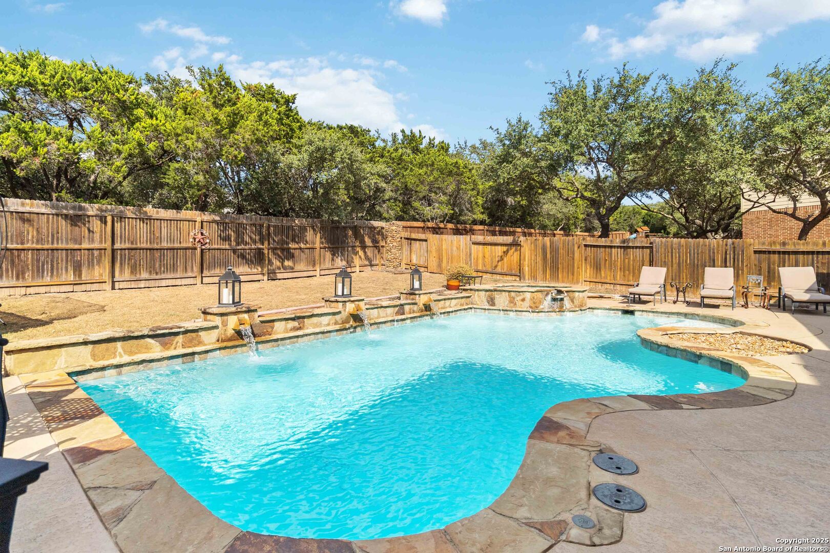 8905 Soaring Oak