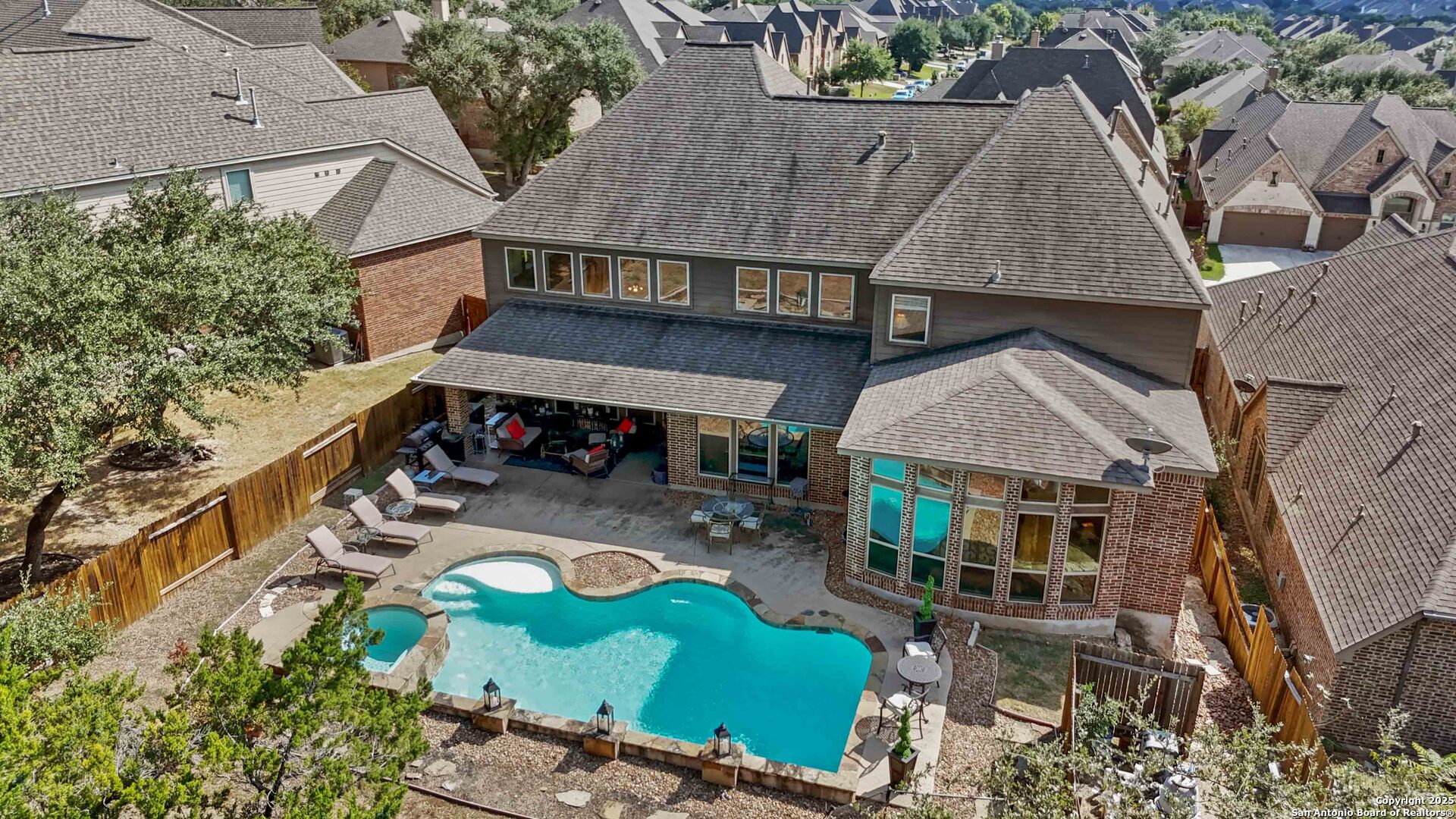 8905 Soaring Oak
