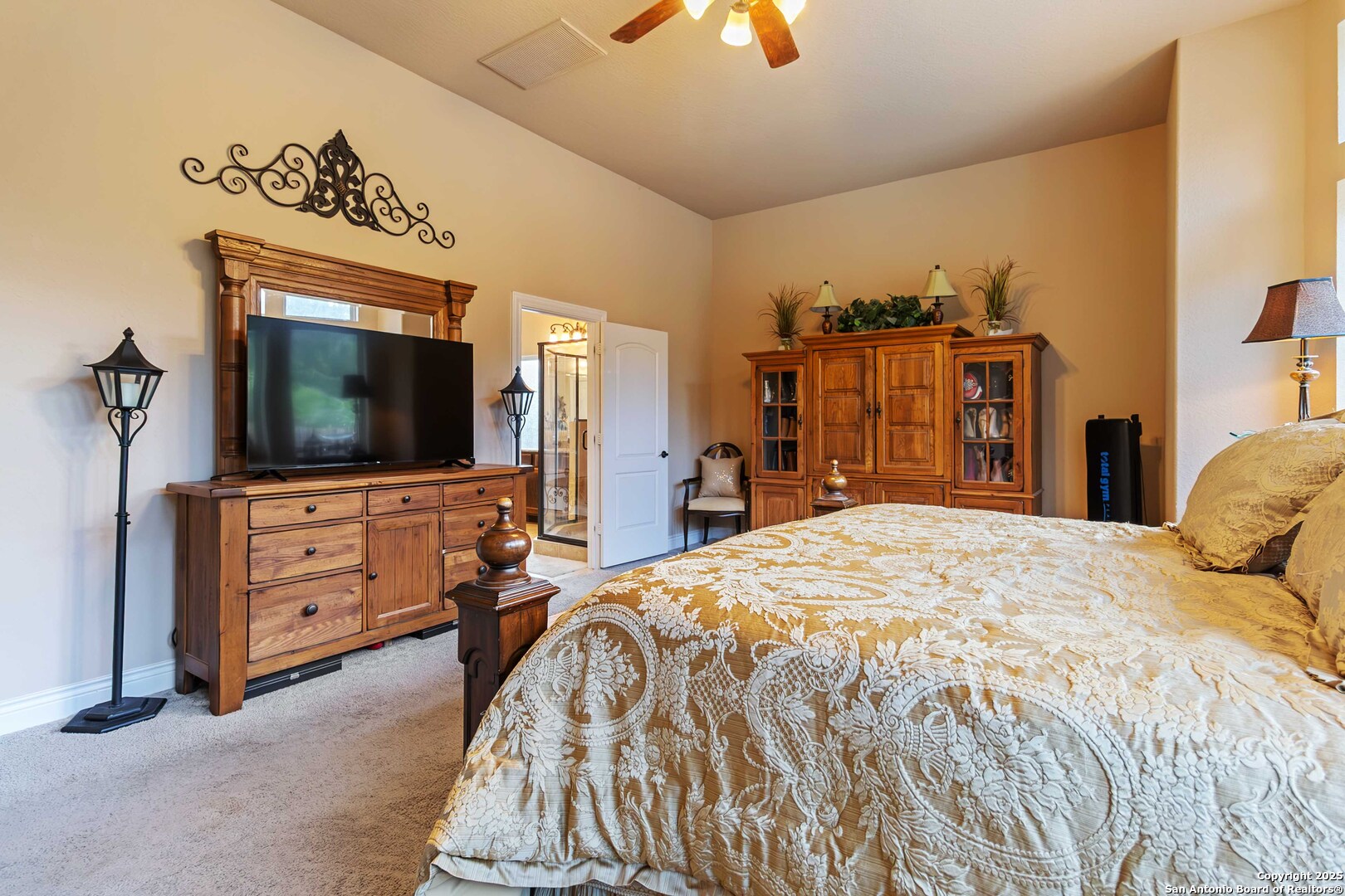 8905 Soaring Oak
