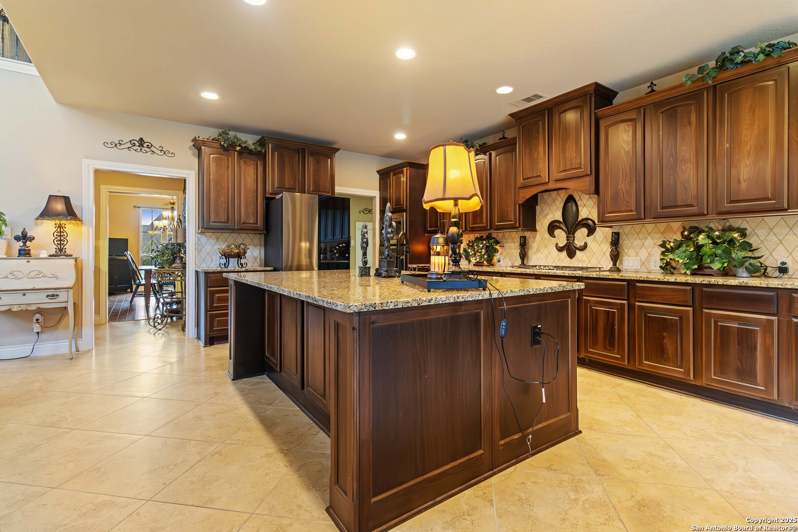 8905 Soaring Oak