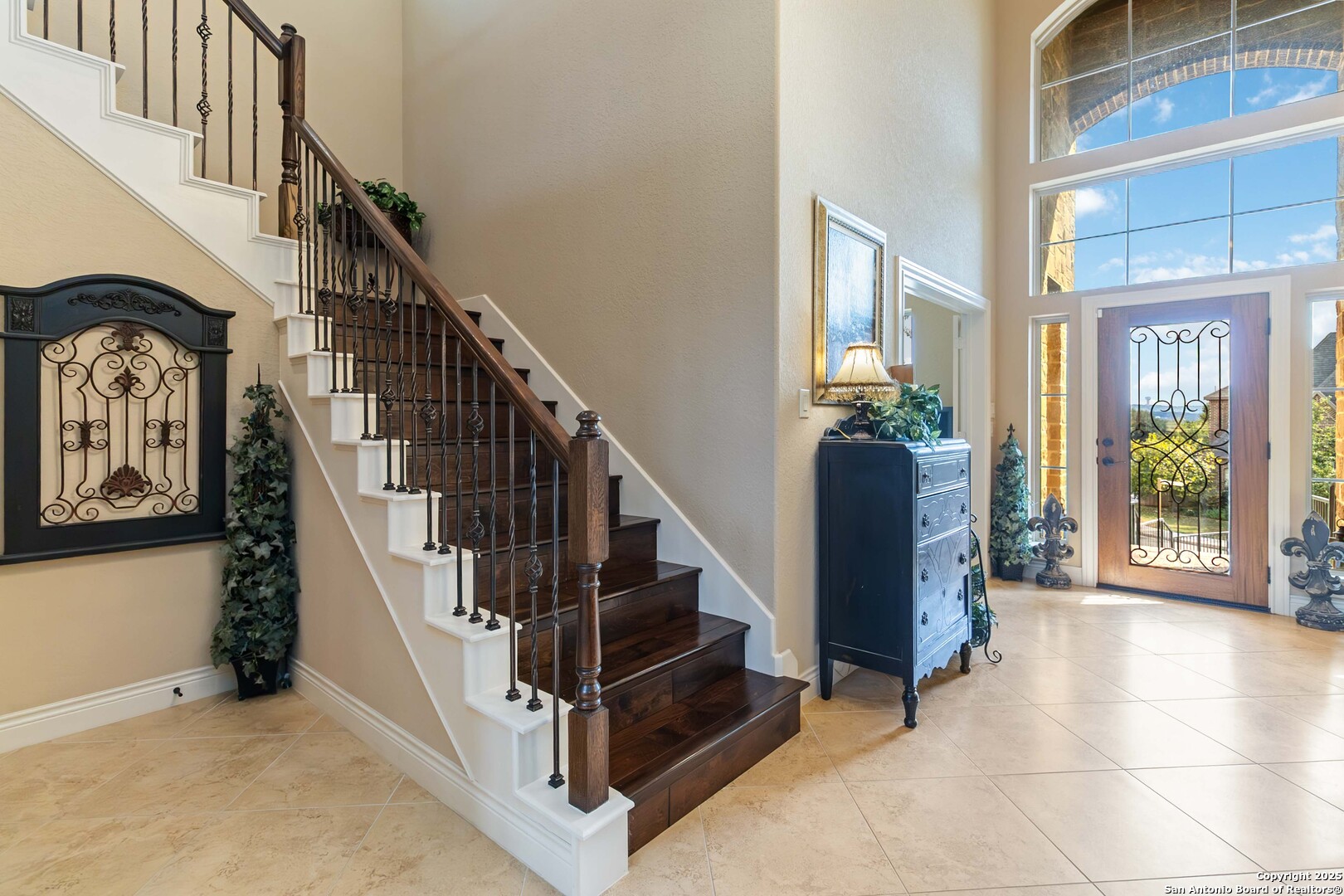 8905 Soaring Oak