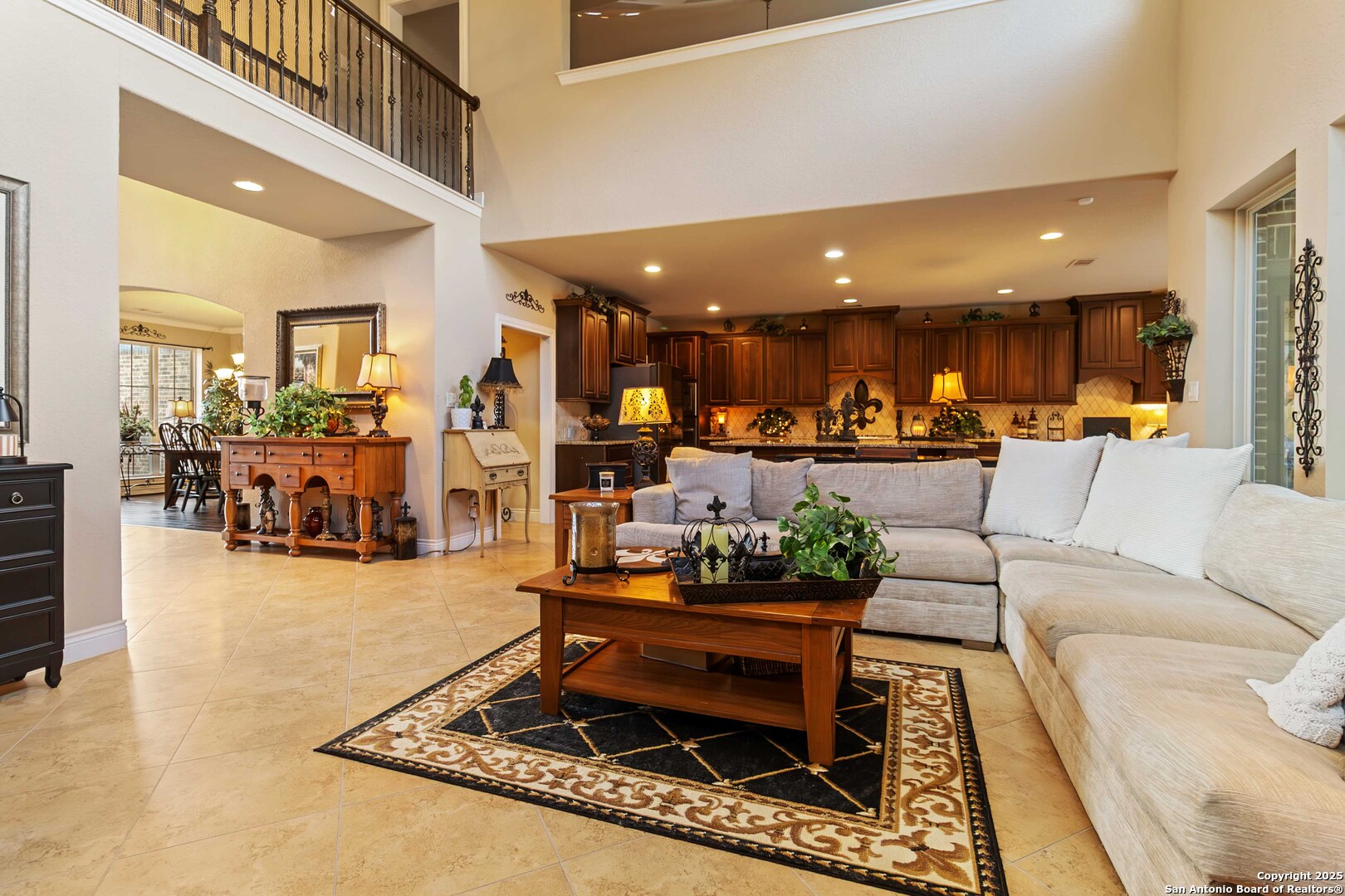 8905 Soaring Oak