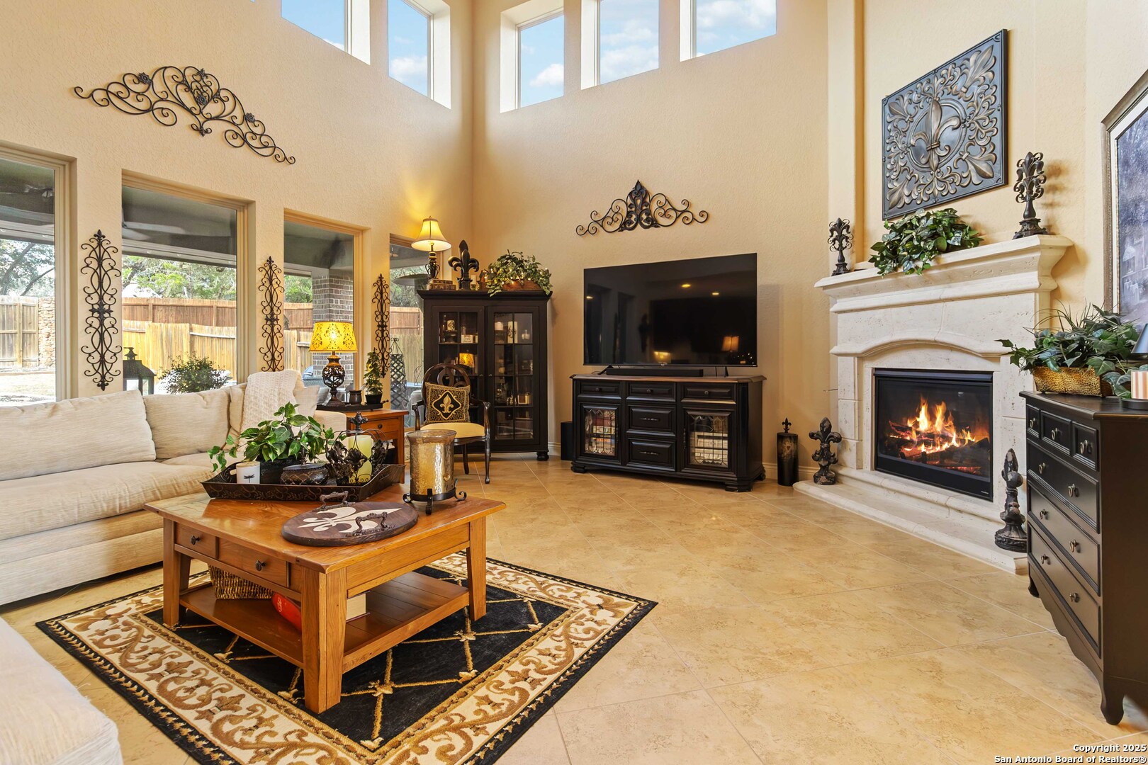 8905 Soaring Oak