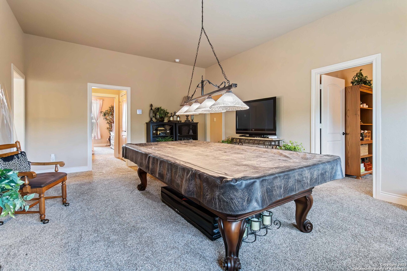 8905 Soaring Oak