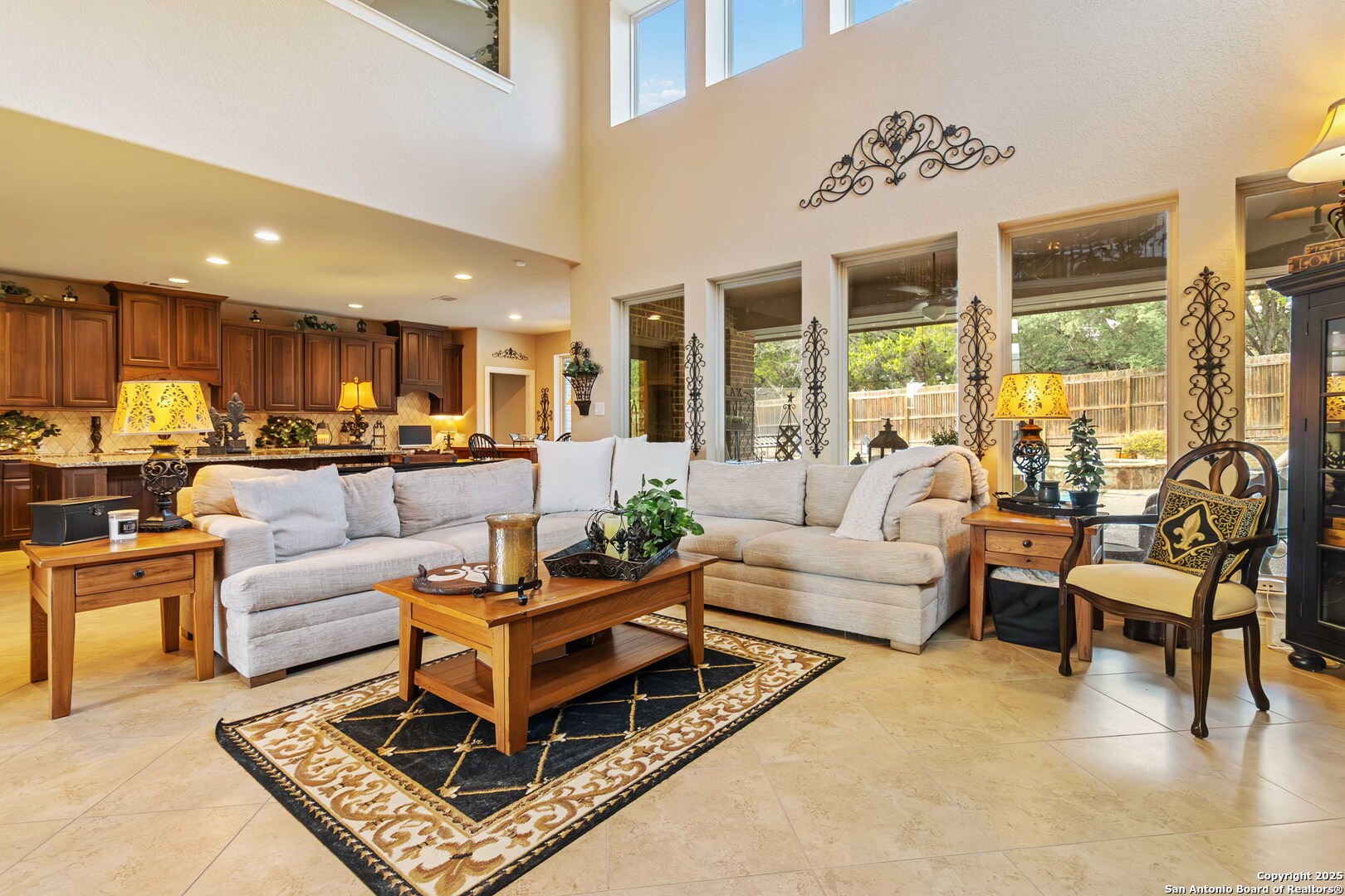 8905 Soaring Oak