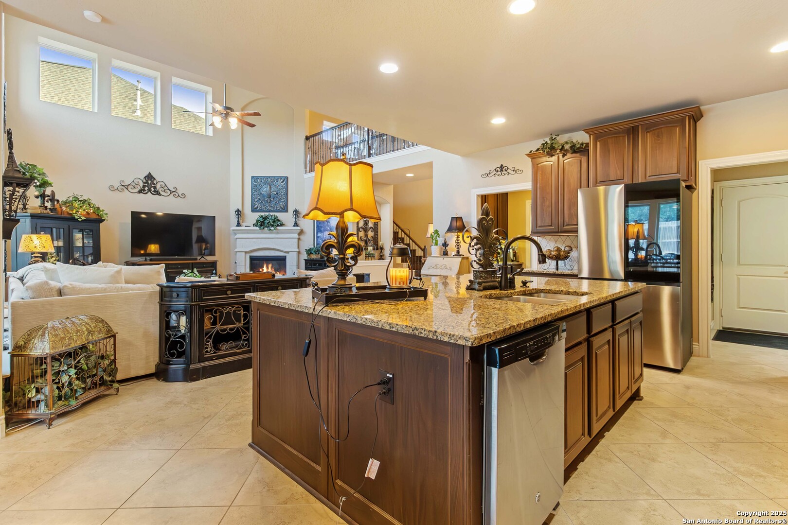 8905 Soaring Oak