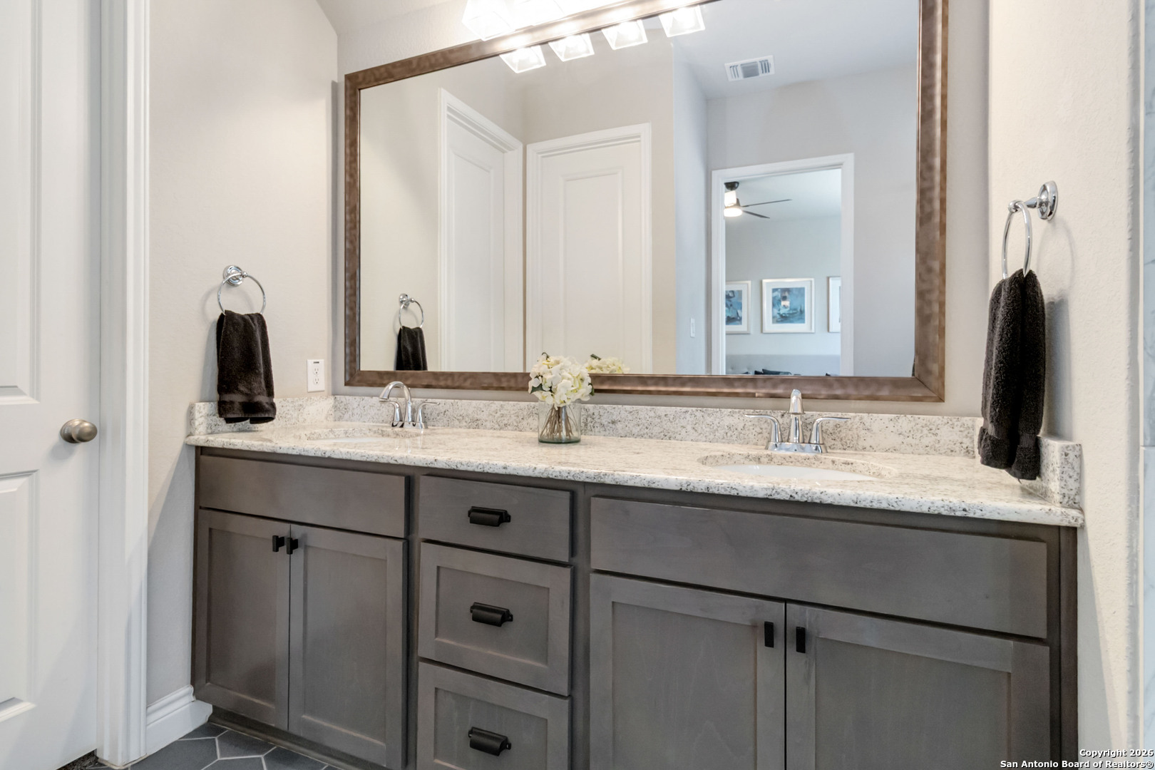 1030 Cadogan Squire