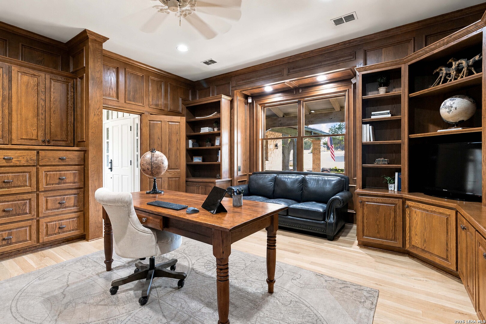 160 LIVE OAK LN