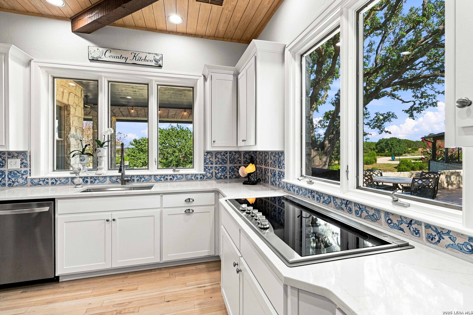 160 LIVE OAK LN