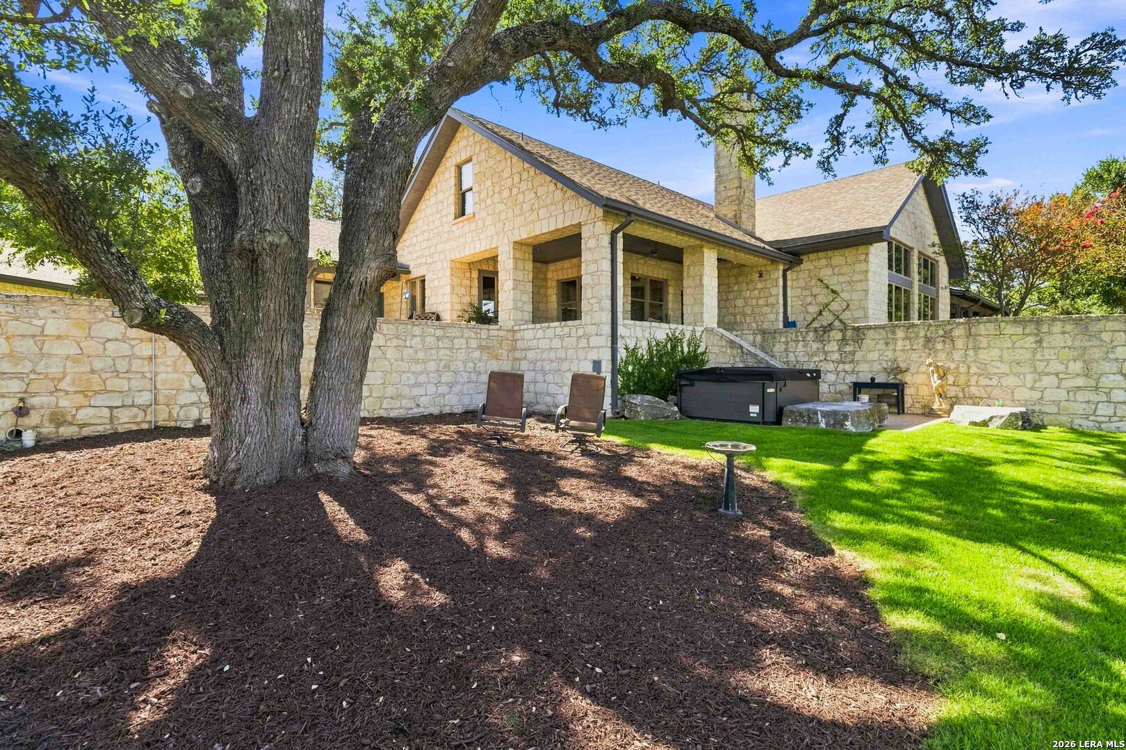 160 LIVE OAK LN