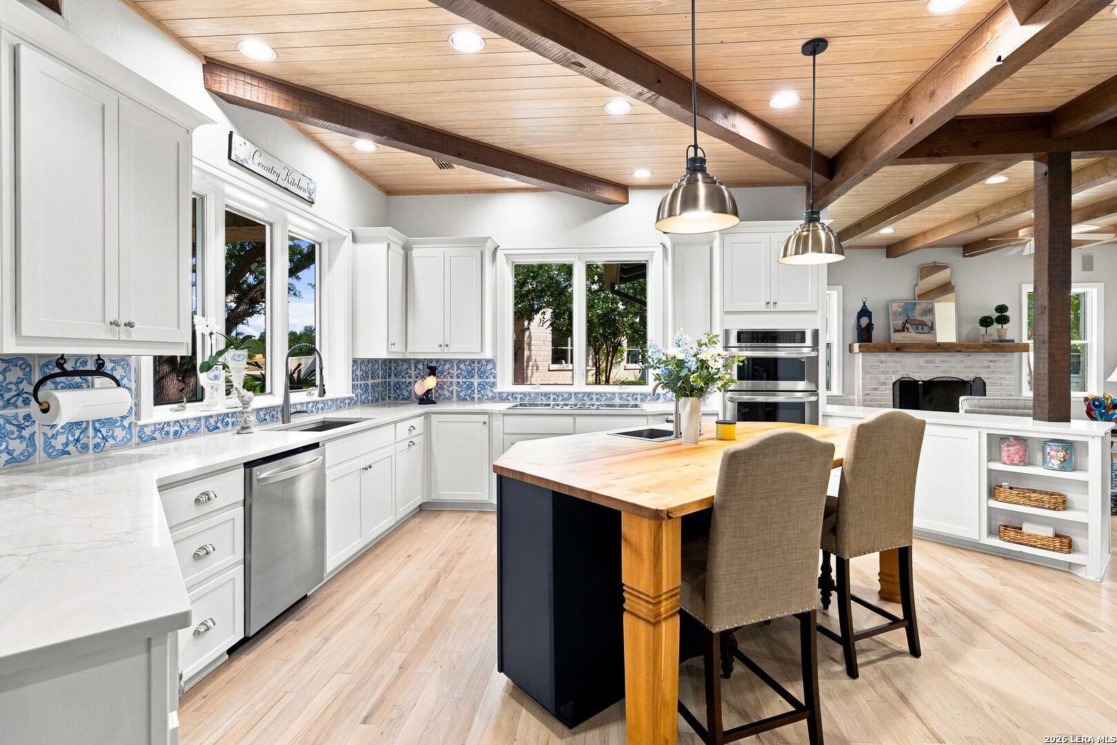 160 LIVE OAK LN