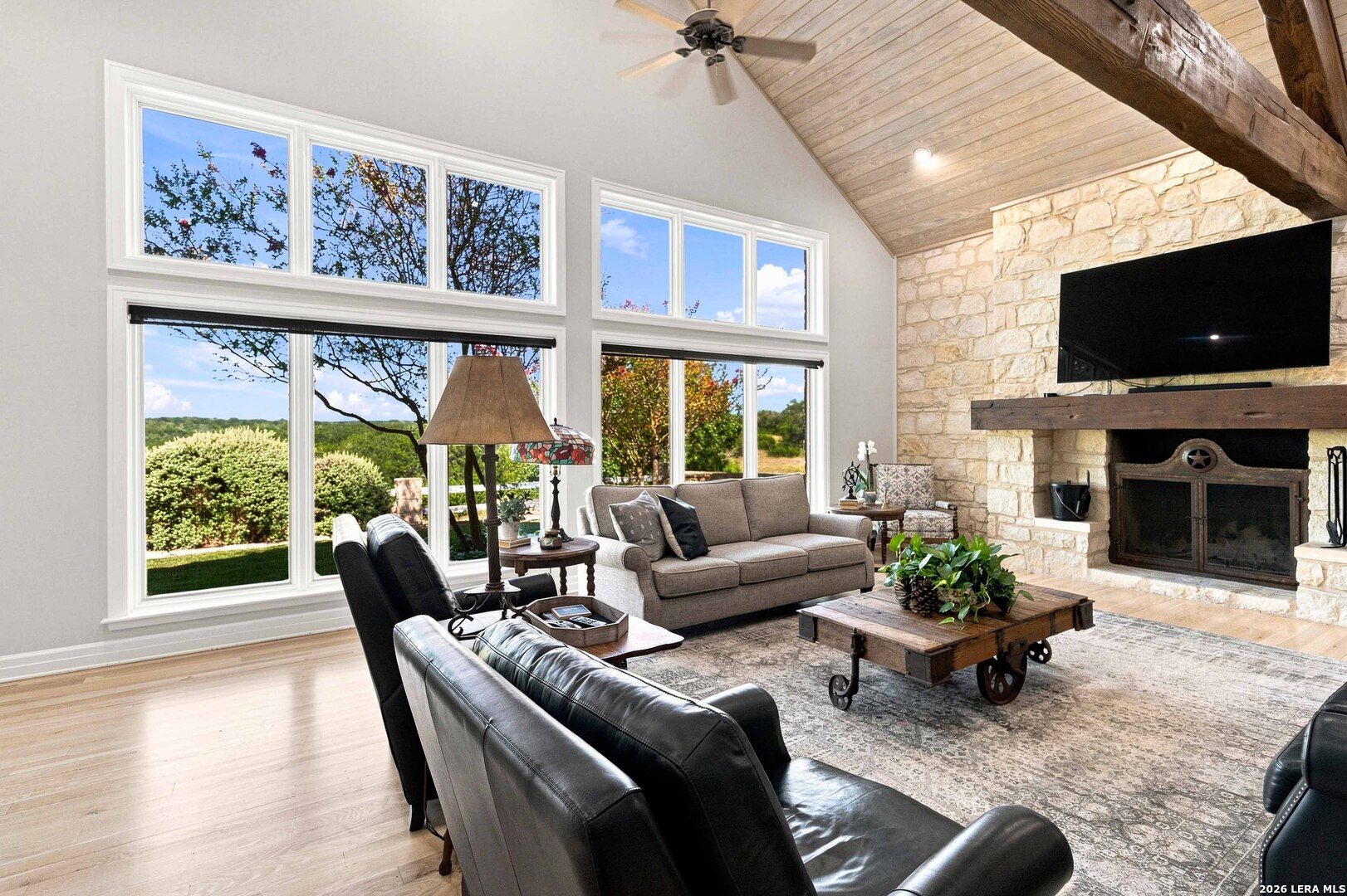 160 LIVE OAK LN