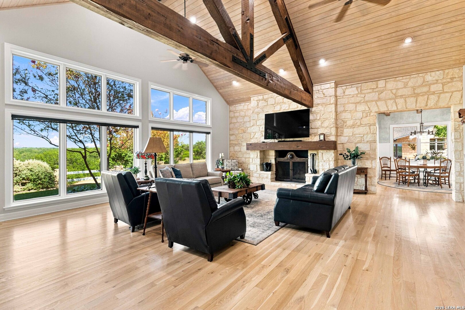 160 LIVE OAK LN