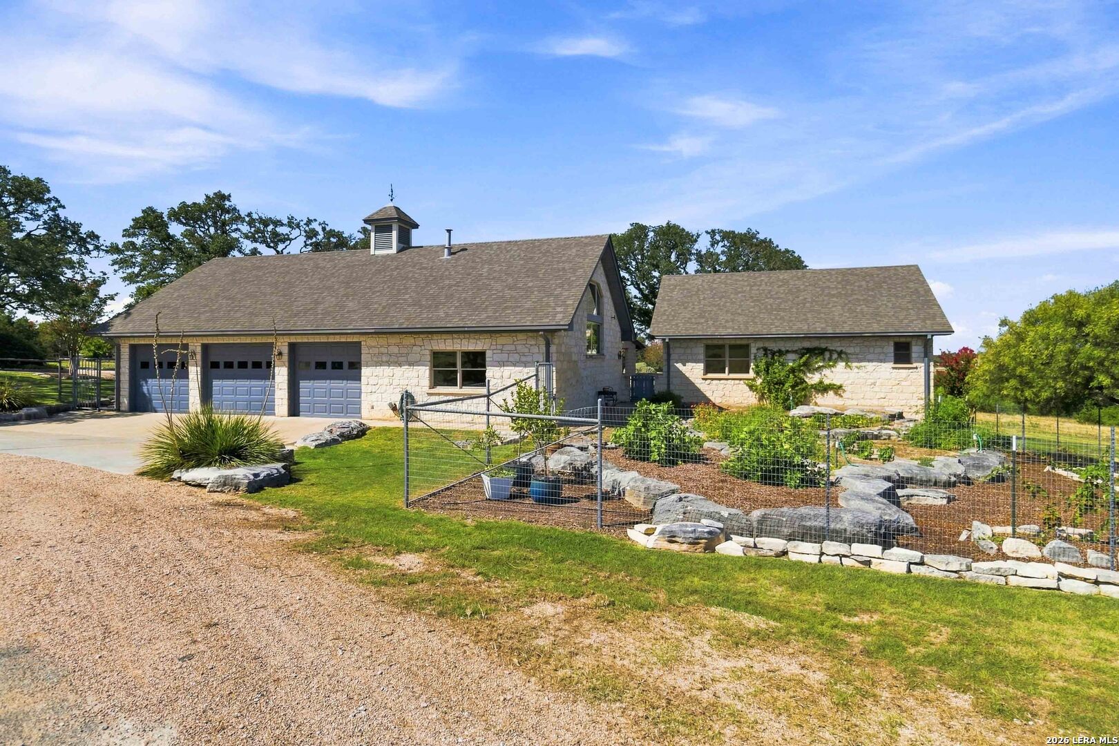 160 LIVE OAK LN