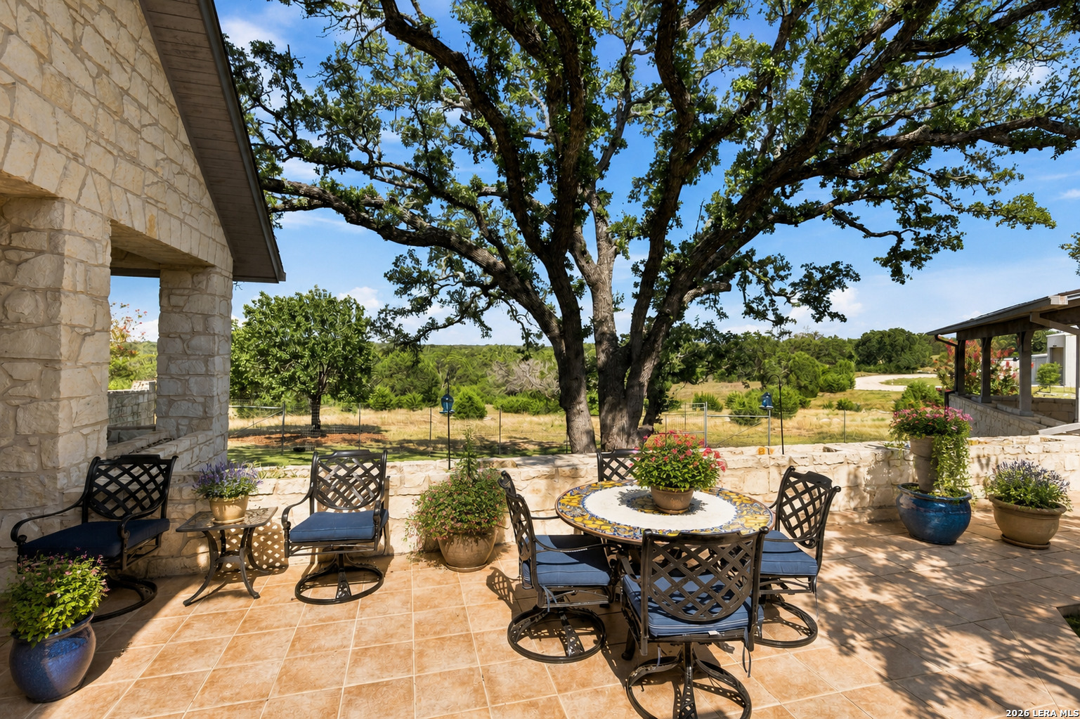 160 LIVE OAK LN