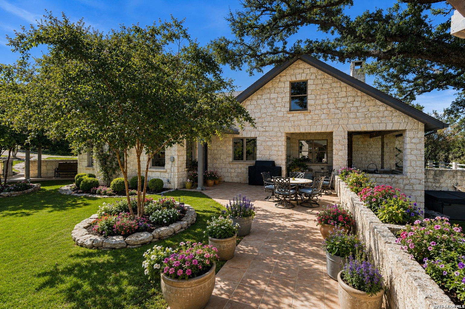 160 LIVE OAK LN