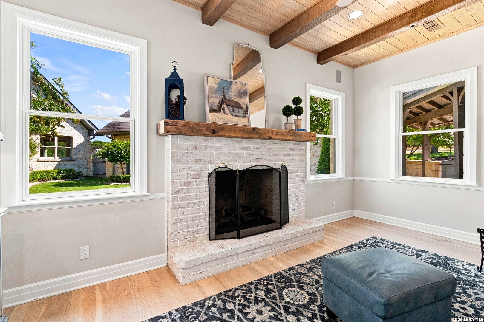 160 LIVE OAK LN