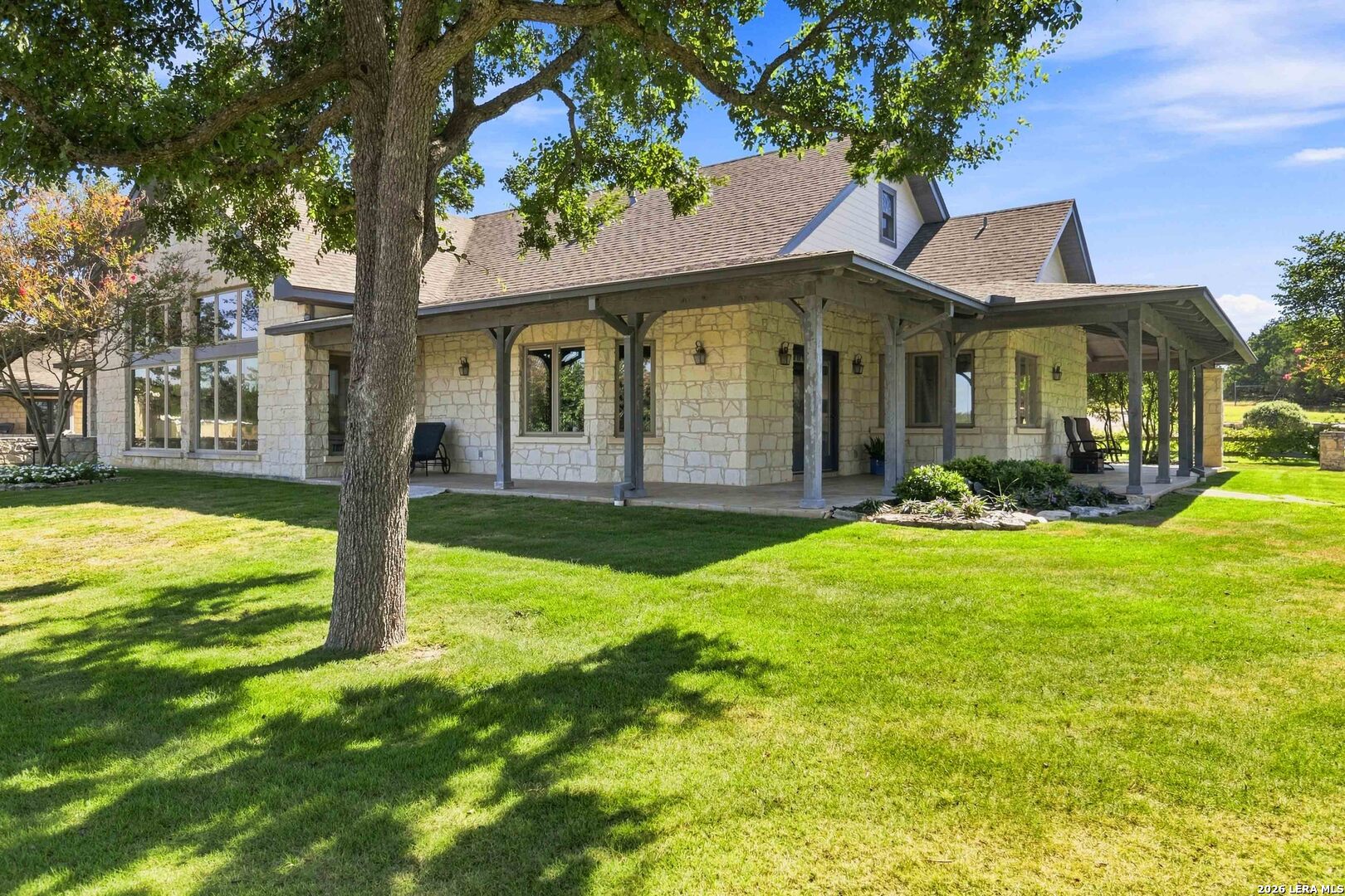 160 LIVE OAK LN