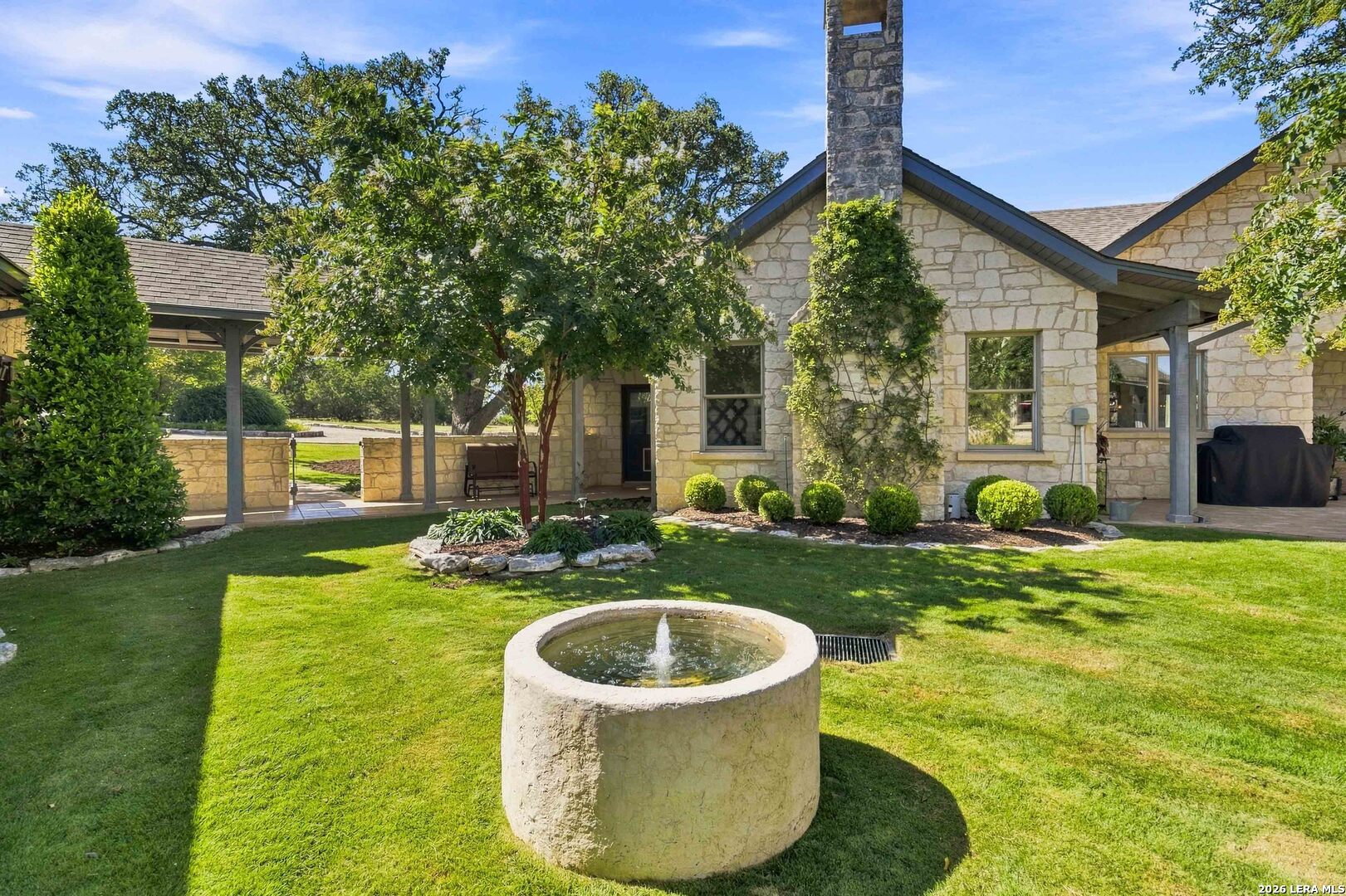 160 LIVE OAK LN