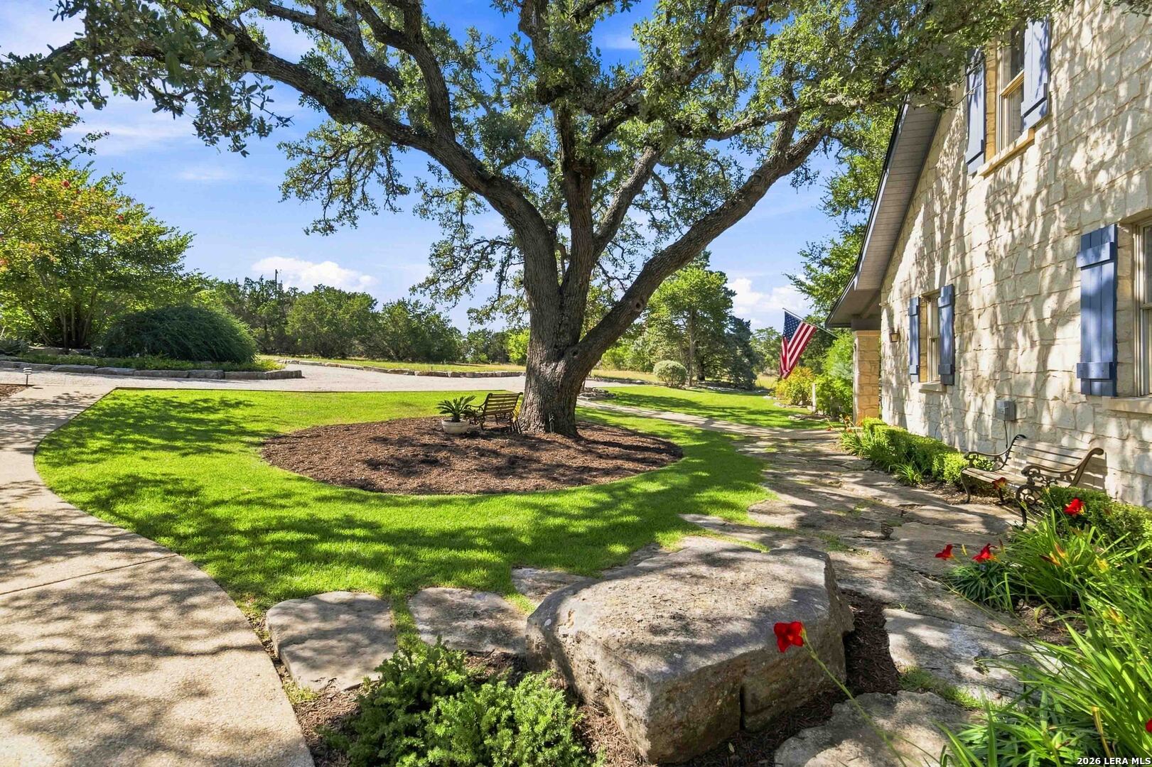 160 LIVE OAK LN