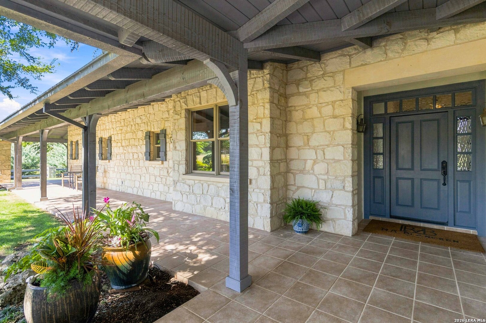 160 LIVE OAK LN
