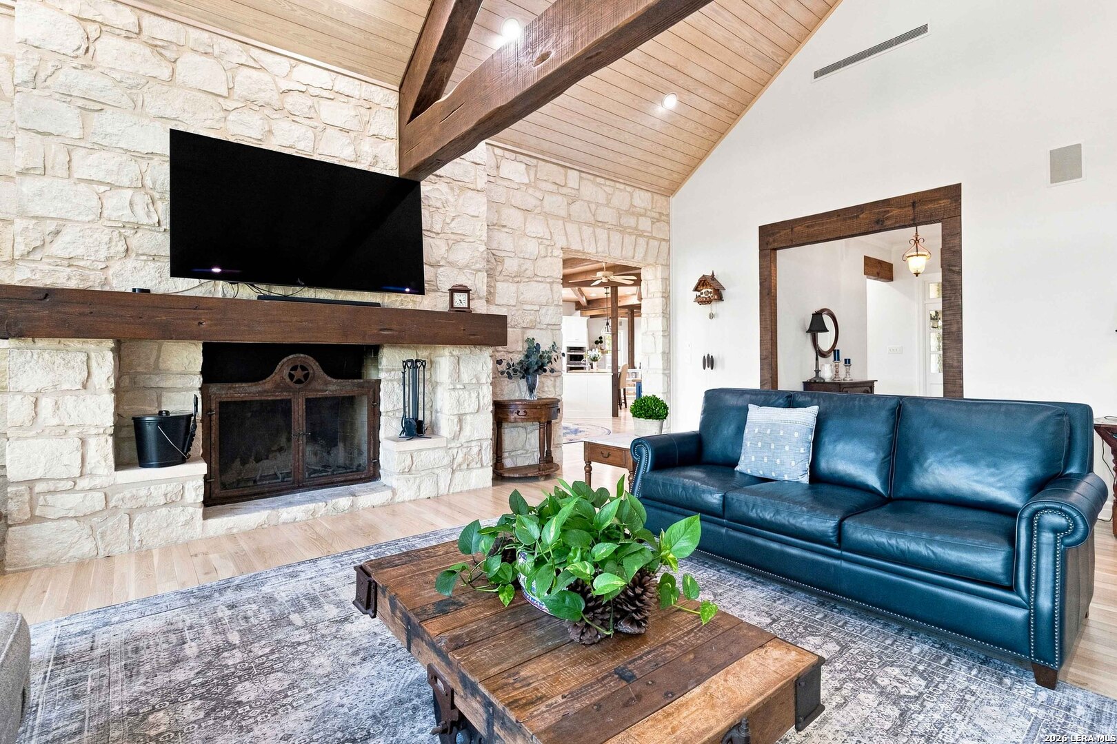 160 LIVE OAK LN