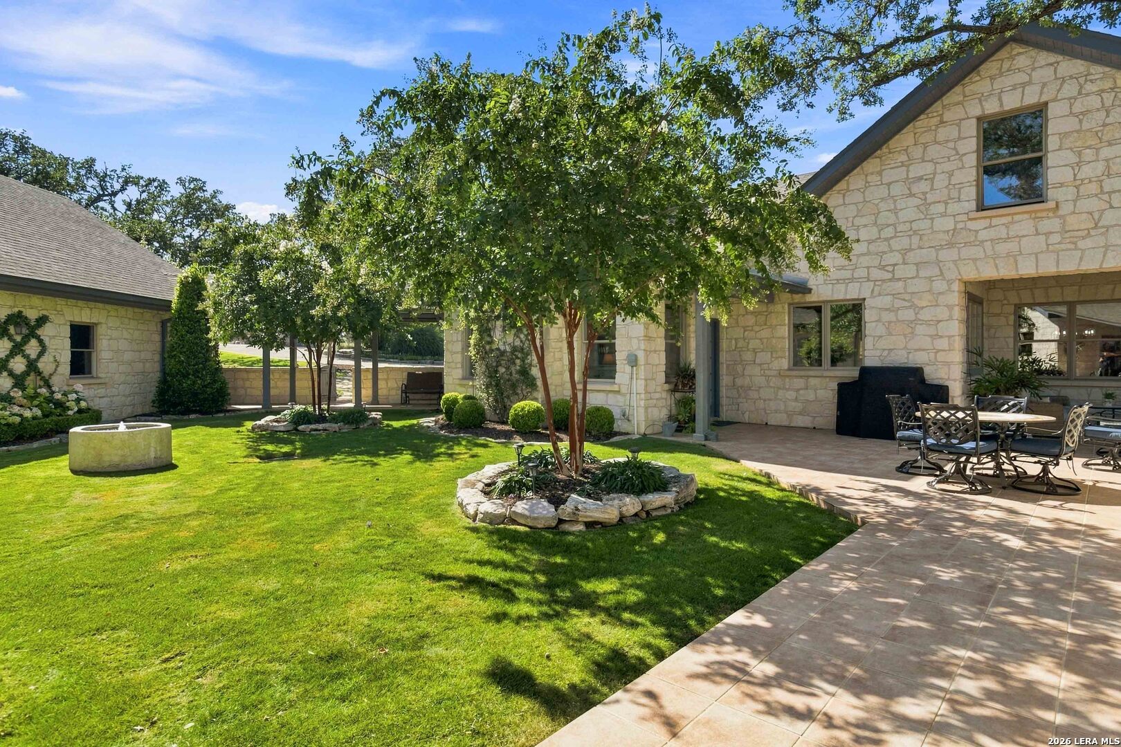 160 LIVE OAK LN