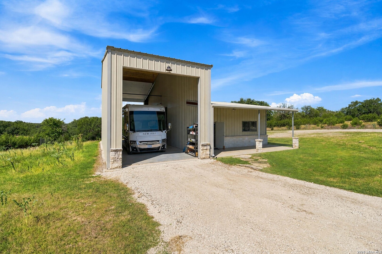 160 LIVE OAK LN