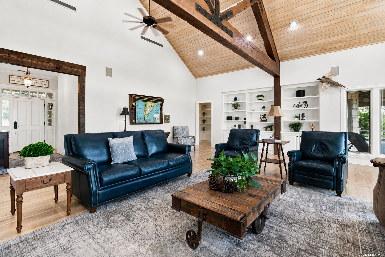 160 LIVE OAK LN