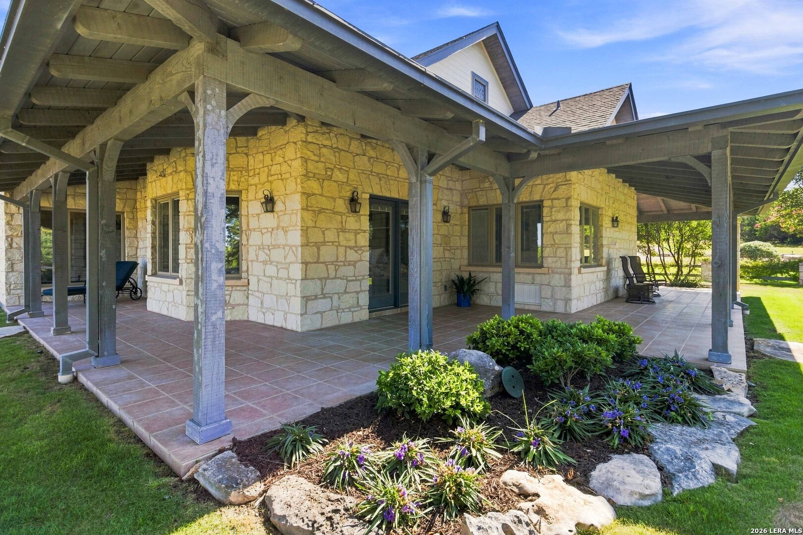 160 LIVE OAK LN