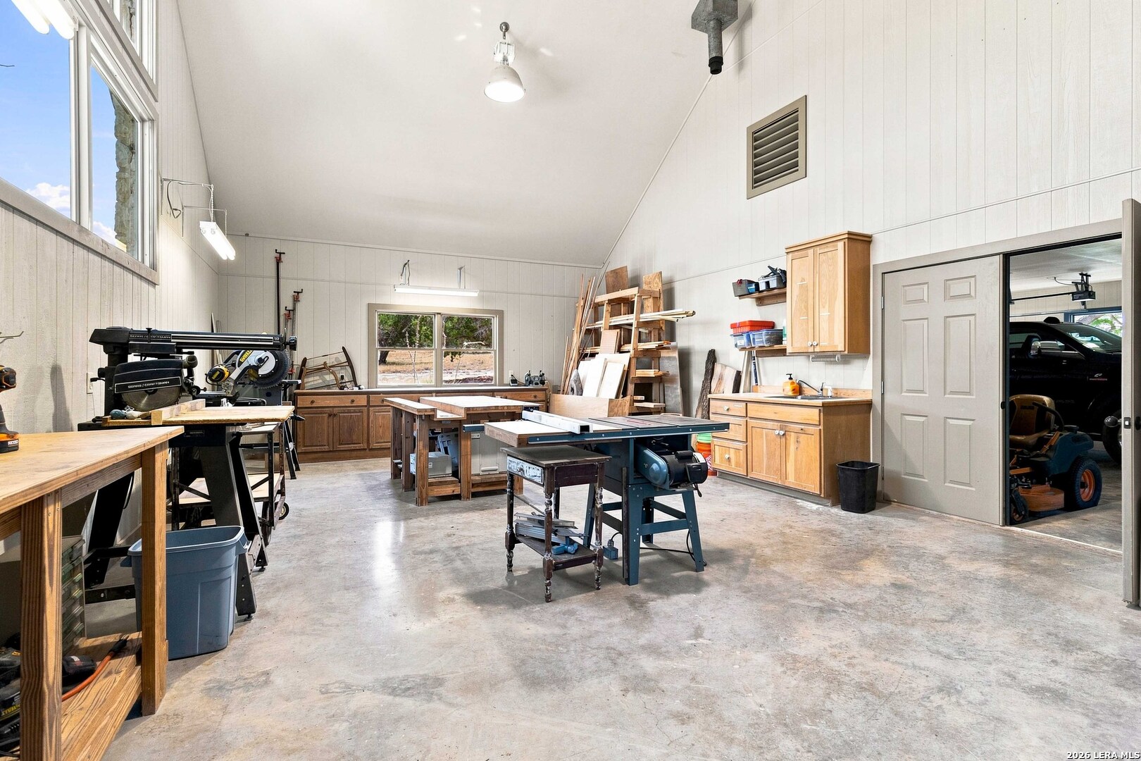 160 LIVE OAK LN