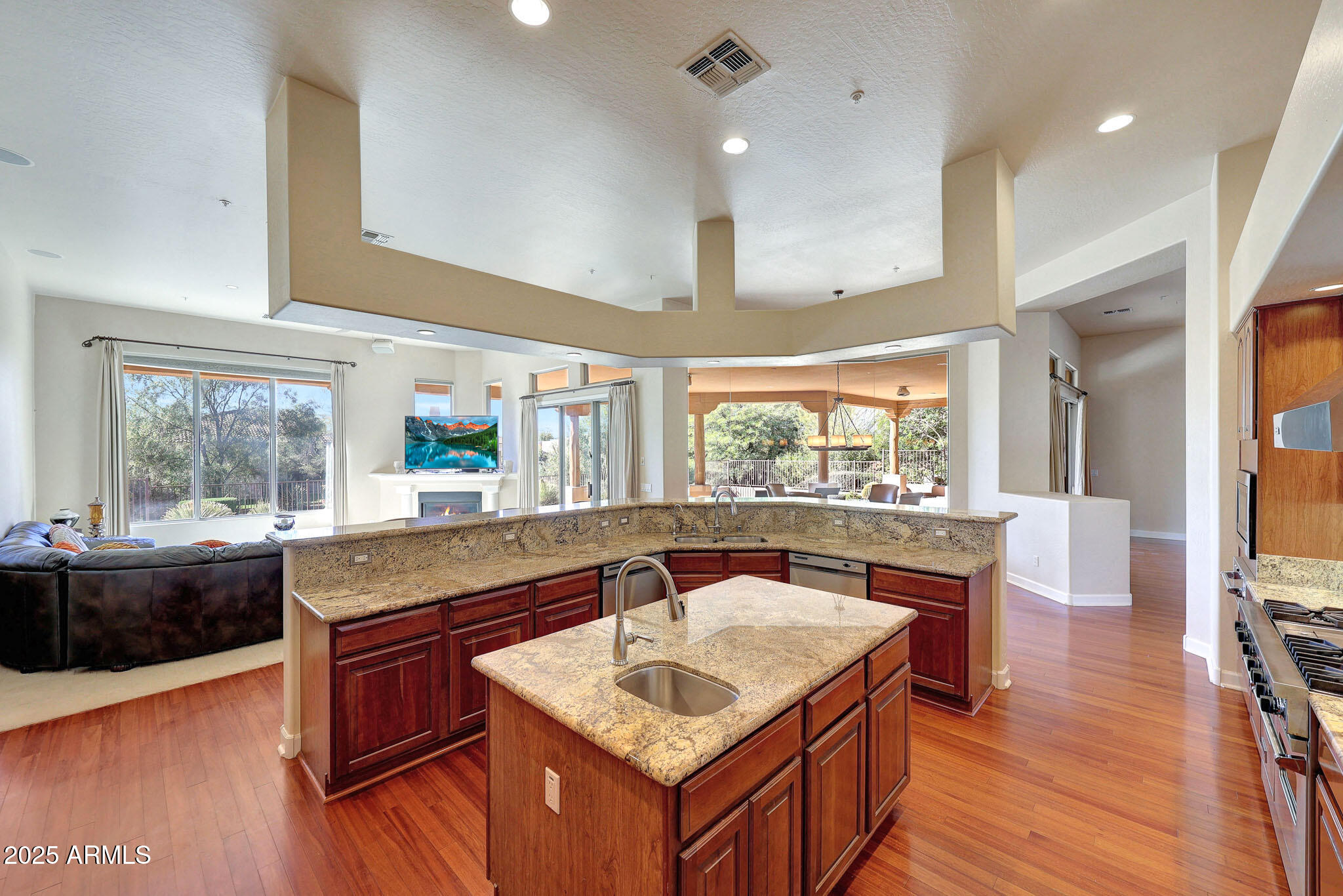 10901 E SOUTHWIND Lane