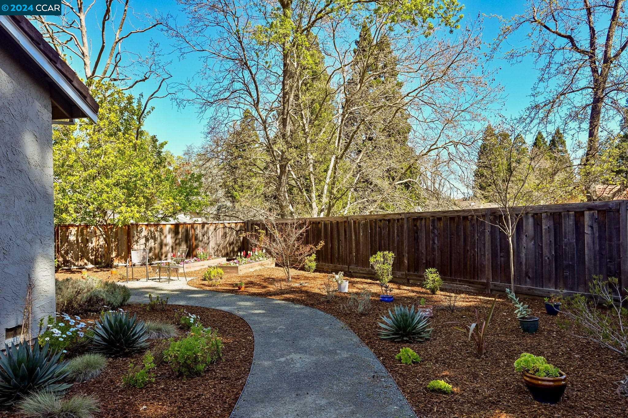 1026 Pleasant Oaks Dr