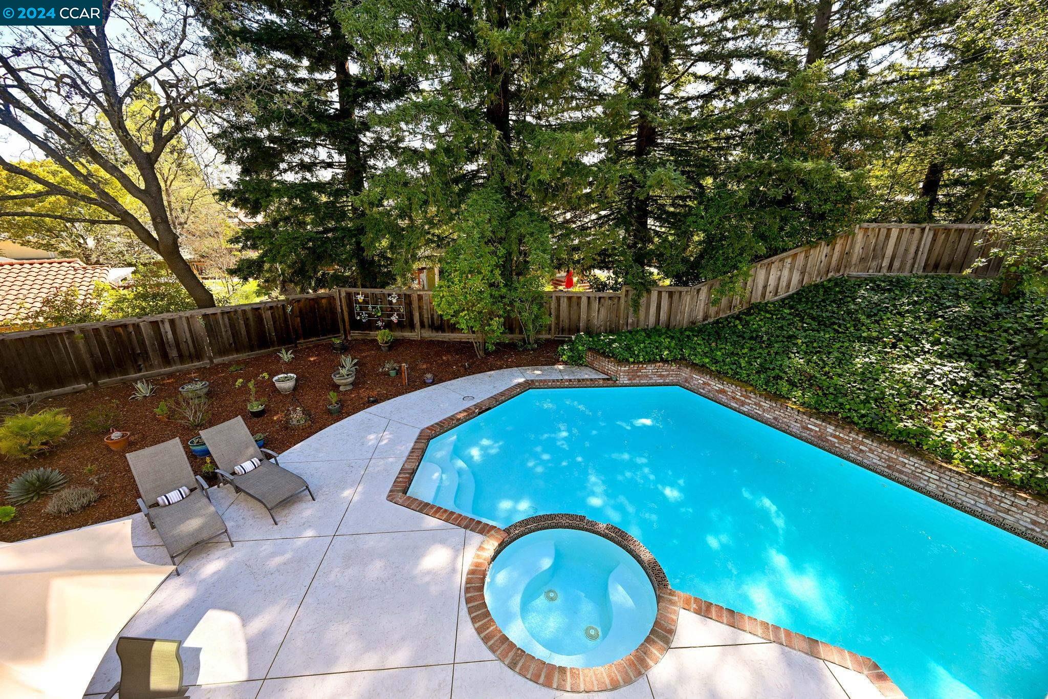 1026 Pleasant Oaks Dr