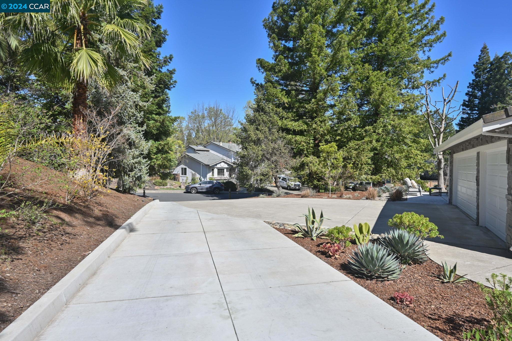 1026 Pleasant Oaks Dr
